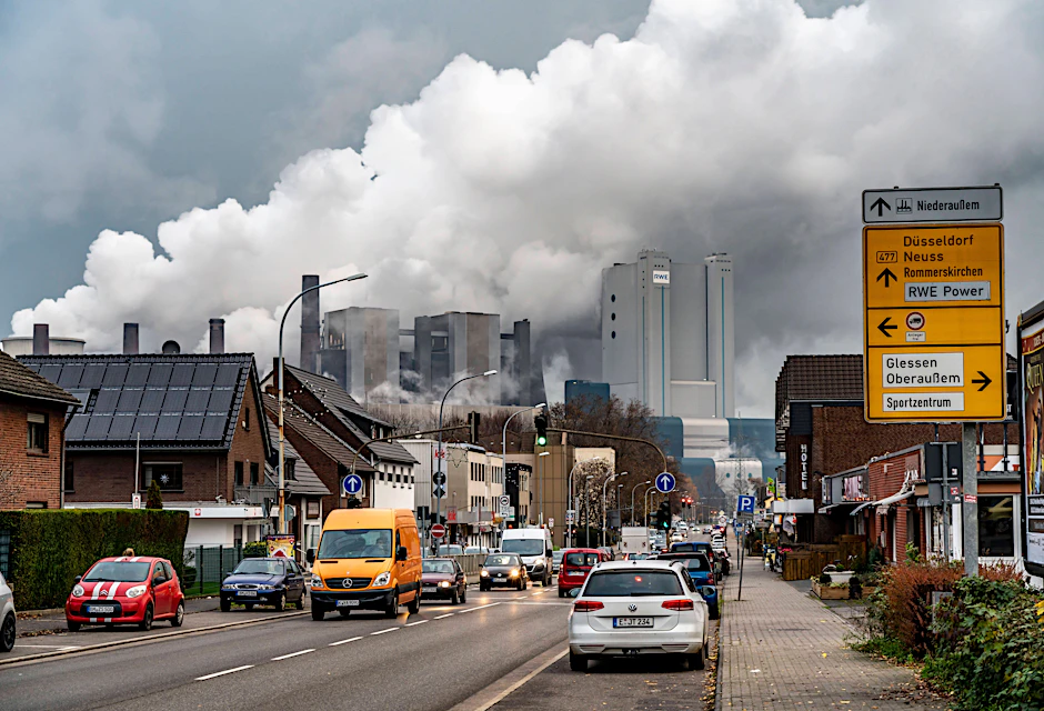Deutschland steckt mitten in der Energiewende. Braunkohlekraftwerke wie das von RWE im nordrhein-westfälischen Niederaußem sollen bald Geschichte sein. Oder doch nicht?