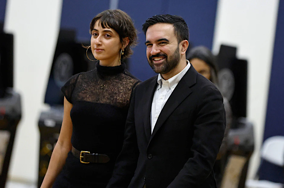 Smart: New Yorks neuer Bürgermeister Zohran Mamdani und seine Frau Rama Duwaji überzeugen jedenfalls schon mal stiltechnisch.