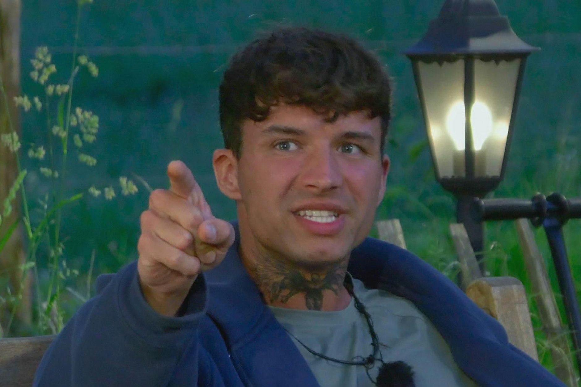 Micha Klotz verliert im „Sommerhaus“ die Kontrolle.