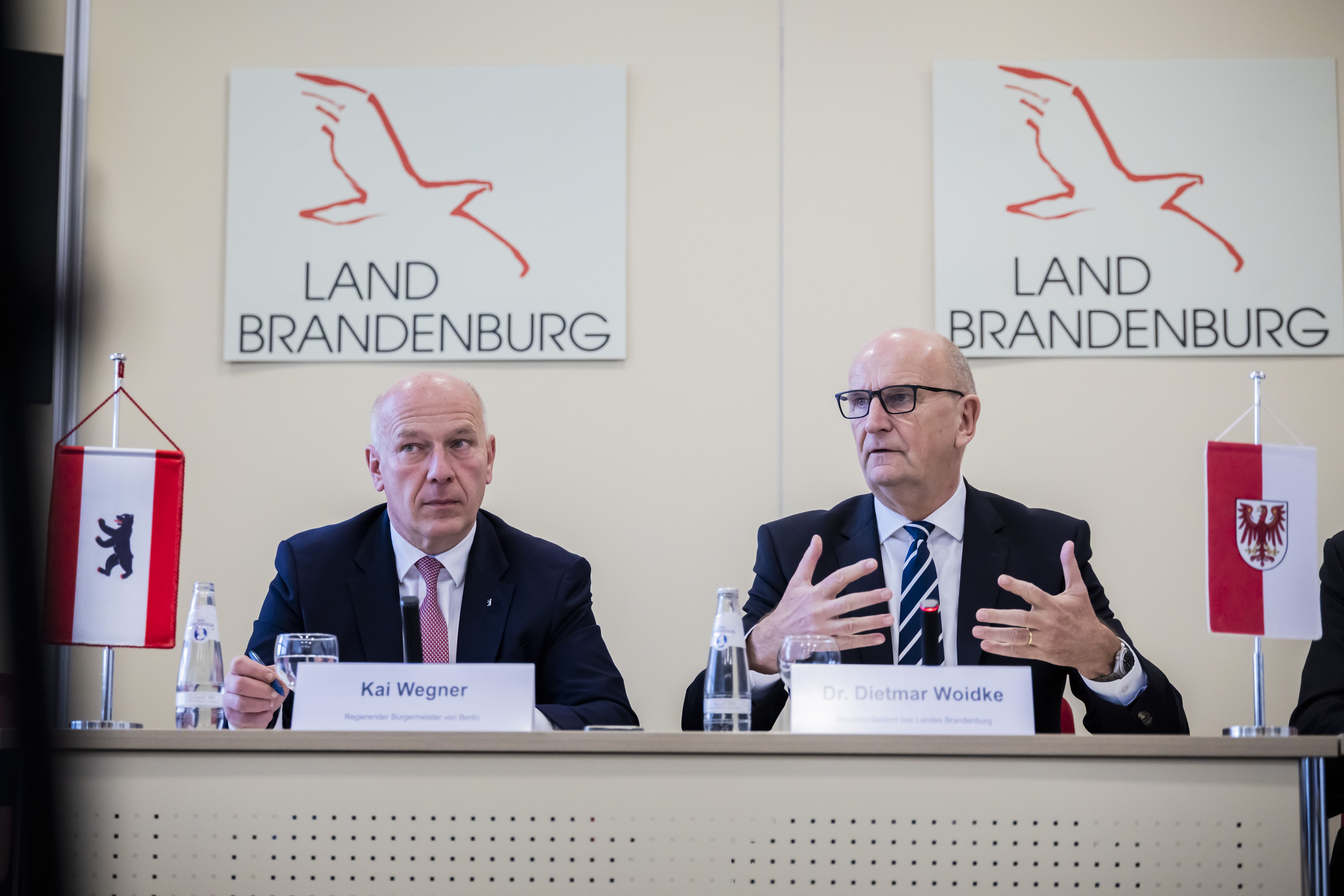 Berlin und Brandenburg vertiefen Zusammenarbeit: Von Digitalfunk bis Abschiebehaft