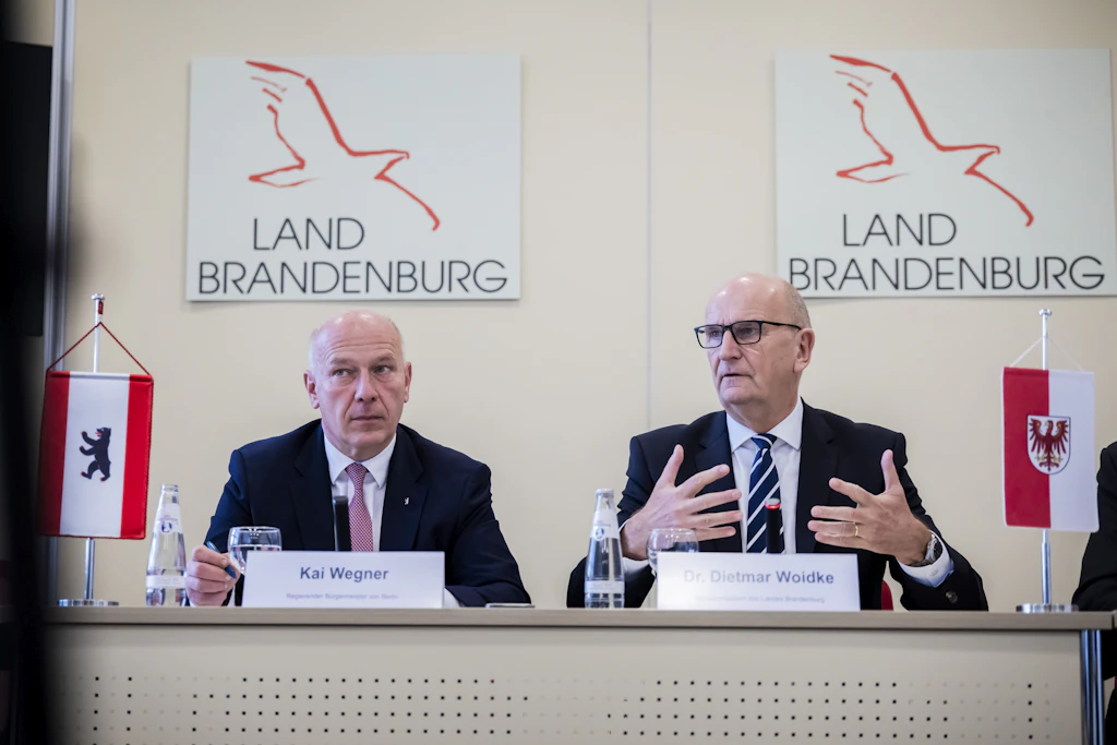 Berlin ve Brandenburg işbirliğini derinleştiriyor: dijital radyodan gözaltı ve sınır dışı edilmeye kadar