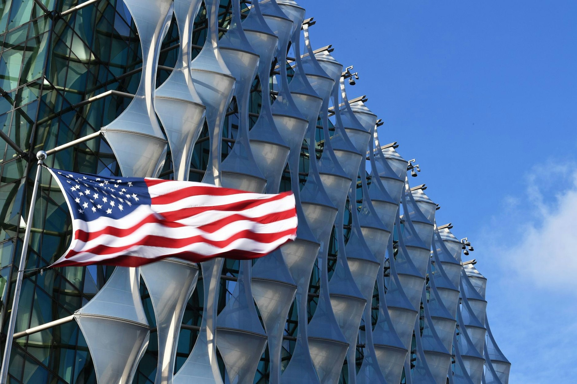 Die US-Botschaft in London. EU-Vertreter sollen hier bedroht worden sein, um auf Trump-Linie umzuschwenken.