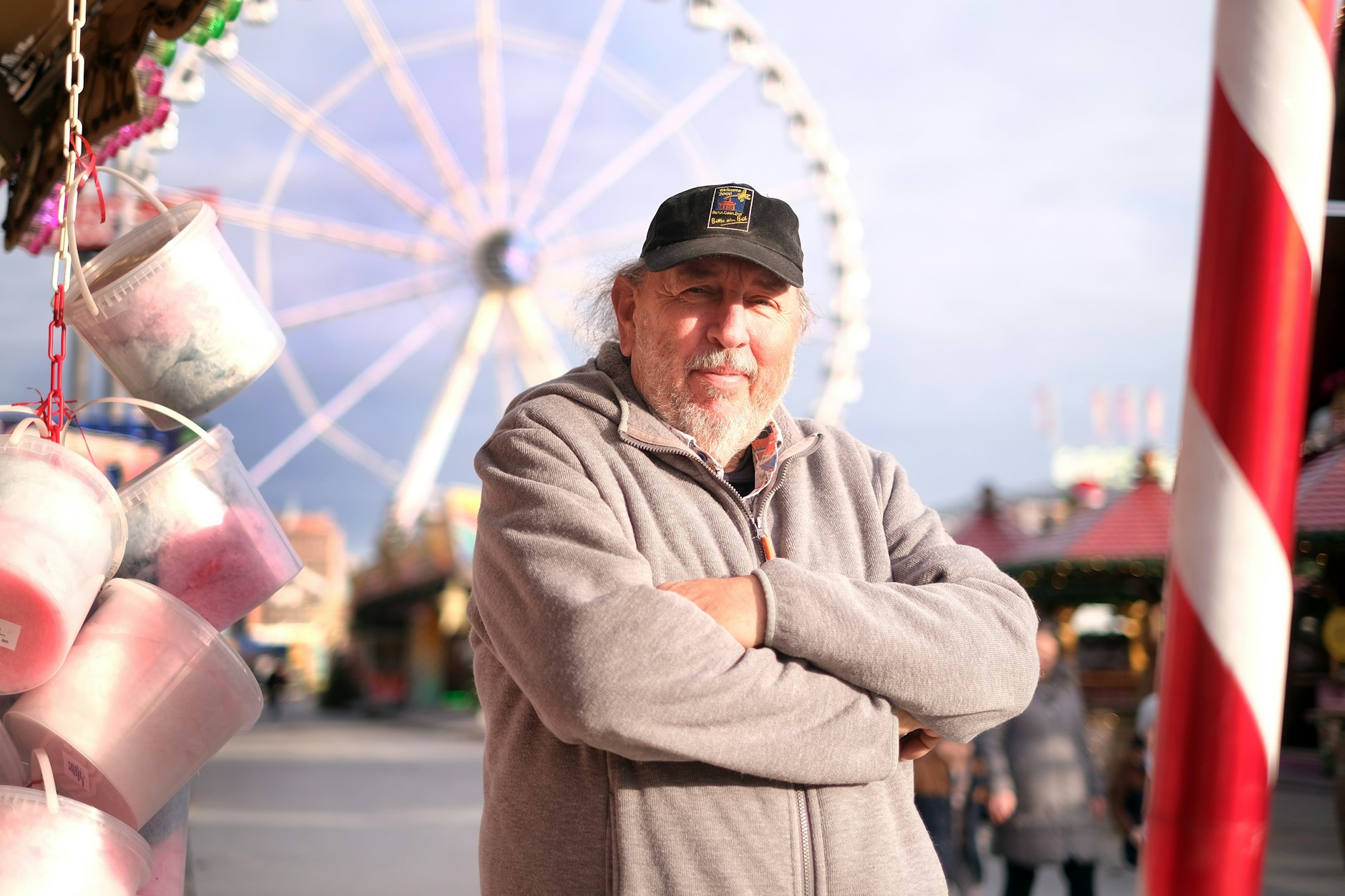 Marktchef Oliver Hellwig hat in Lichtenberg an der Landsberger Allee zum zweiten Mal einen Weihnachtsrummel für Groß und Klein auf die Beine gestellt.