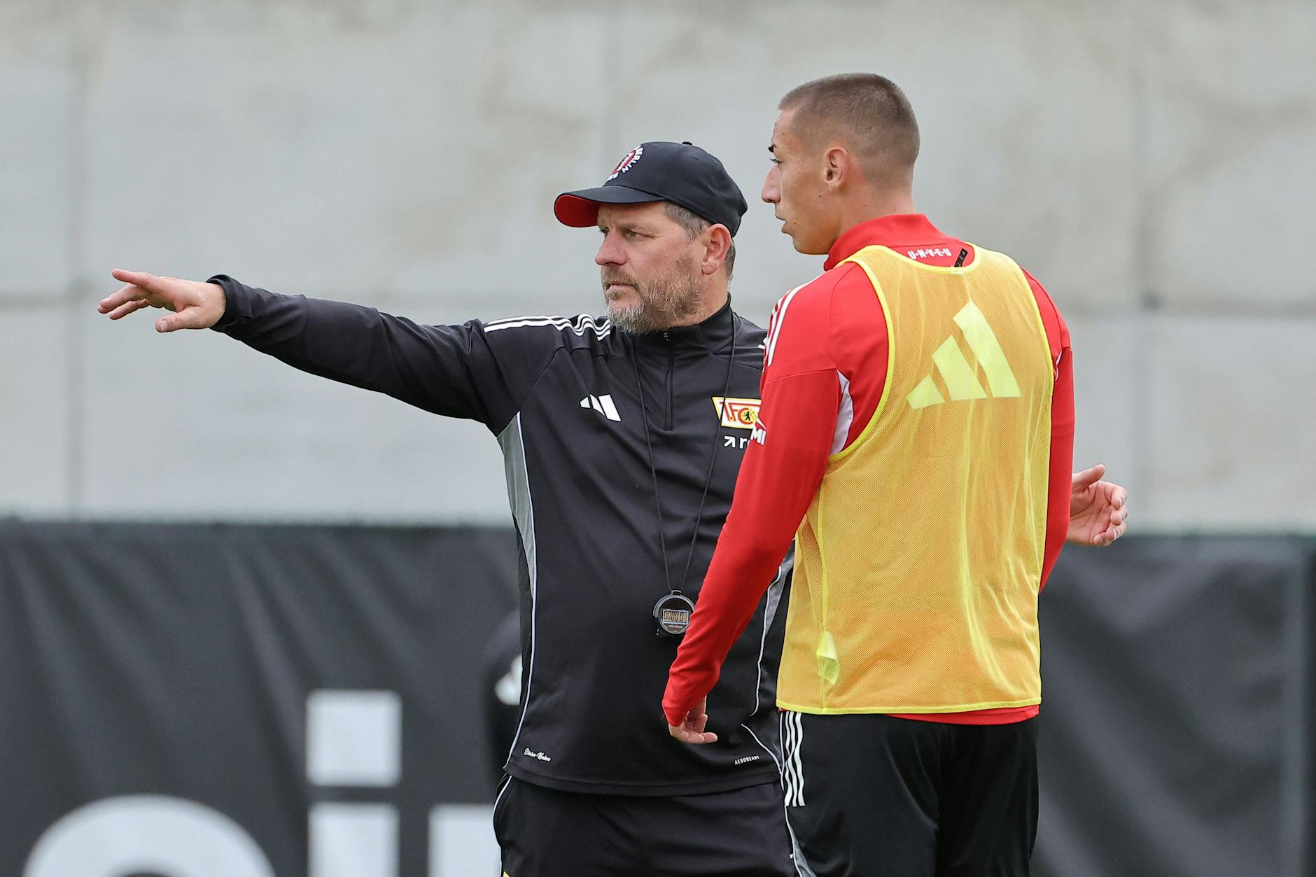 Trainer Steffen Baumgart hat beim 1. FC Union keine Verwendung für den 4,5 Millionen Euro teuren Einkauf von Manager Horst Heldt.