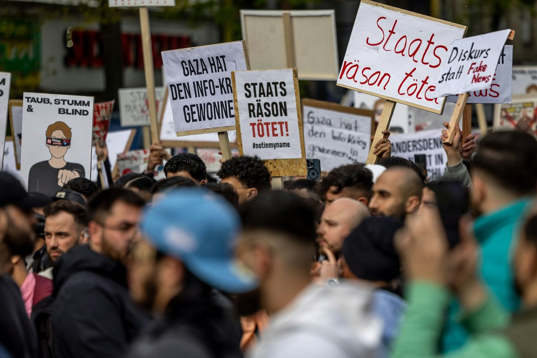 Die als extremistisch eingestufte Gruppe Muslim Interaktiv ging bereits in Hamburg und anderen Städten auf die Straße.