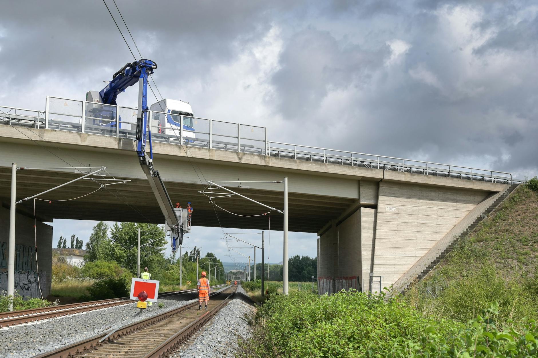 Voraussichtlich 170 Autobahnbrücken sollen noch in diesem Jahr modernisiert werden.