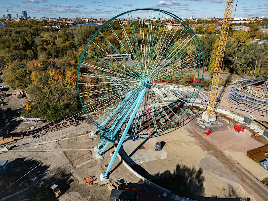 Das Riesenrad im Spreepark wurde in den vergangenen Wochen wieder aufgebaut. Ob es als Anziehungspunkt reicht, um viele Besucher in den ehemaligen Freizeitpark zu locken?
