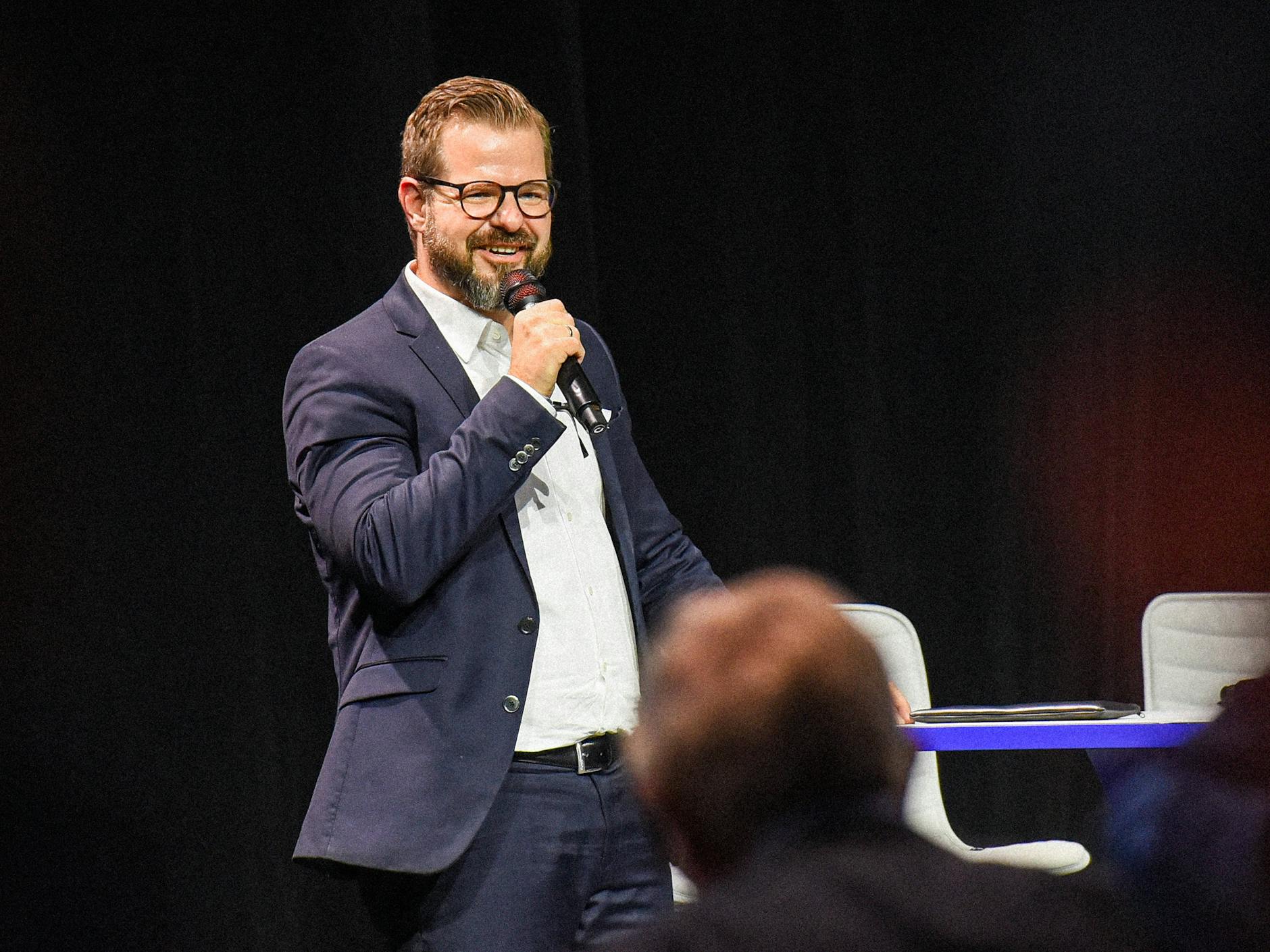 Hertha-Präsident Fabian Drescher wurde vor einem Jahr gewählt. Bei der nächsten Wahl 2028 könnte der Abstimm-Modus anders sein.