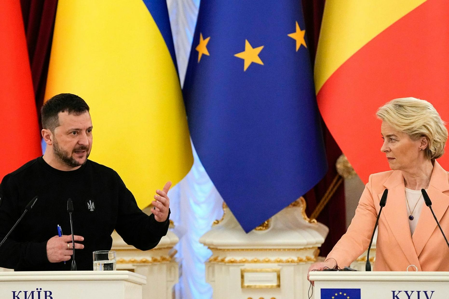 Der ukrainische Präsident Wolodymyr Selenskyj und EU-Kommissionspräsidentin Ursula von der Leyen während einer Pressekonferenz in Kiew