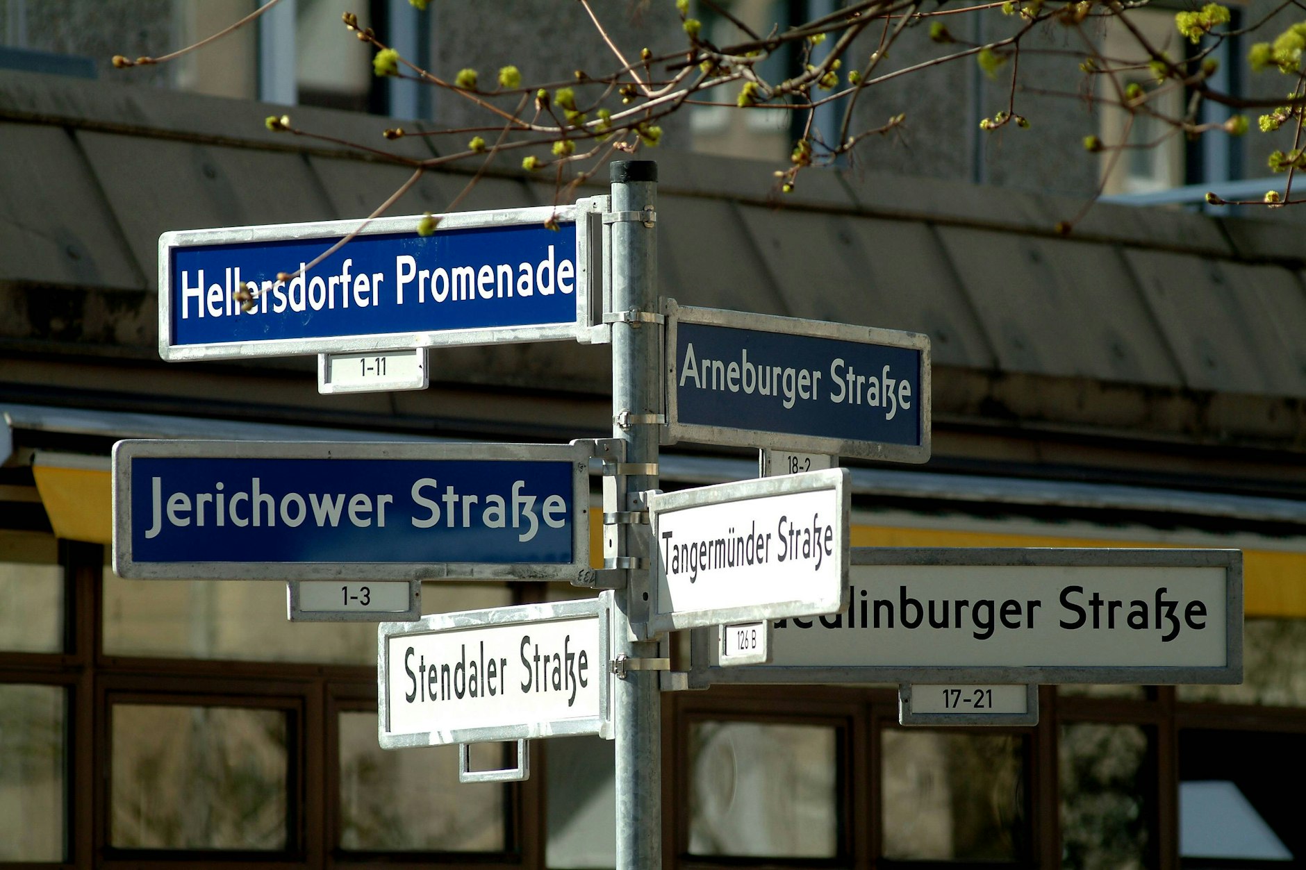 Jerichower Straße in Hellersdorf, hier kam es am Mittwochabend zu einem üblen Tram-Unfall.