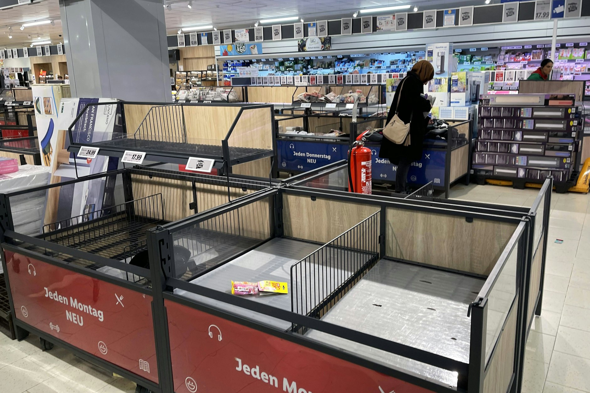 In den vergangenen Jahren waren die Regale in den Geschäften zum Feuerwerksverkauf regelrecht ausgeschlachtet. Schon am frühen Morgen standen die Kunden Schlange.