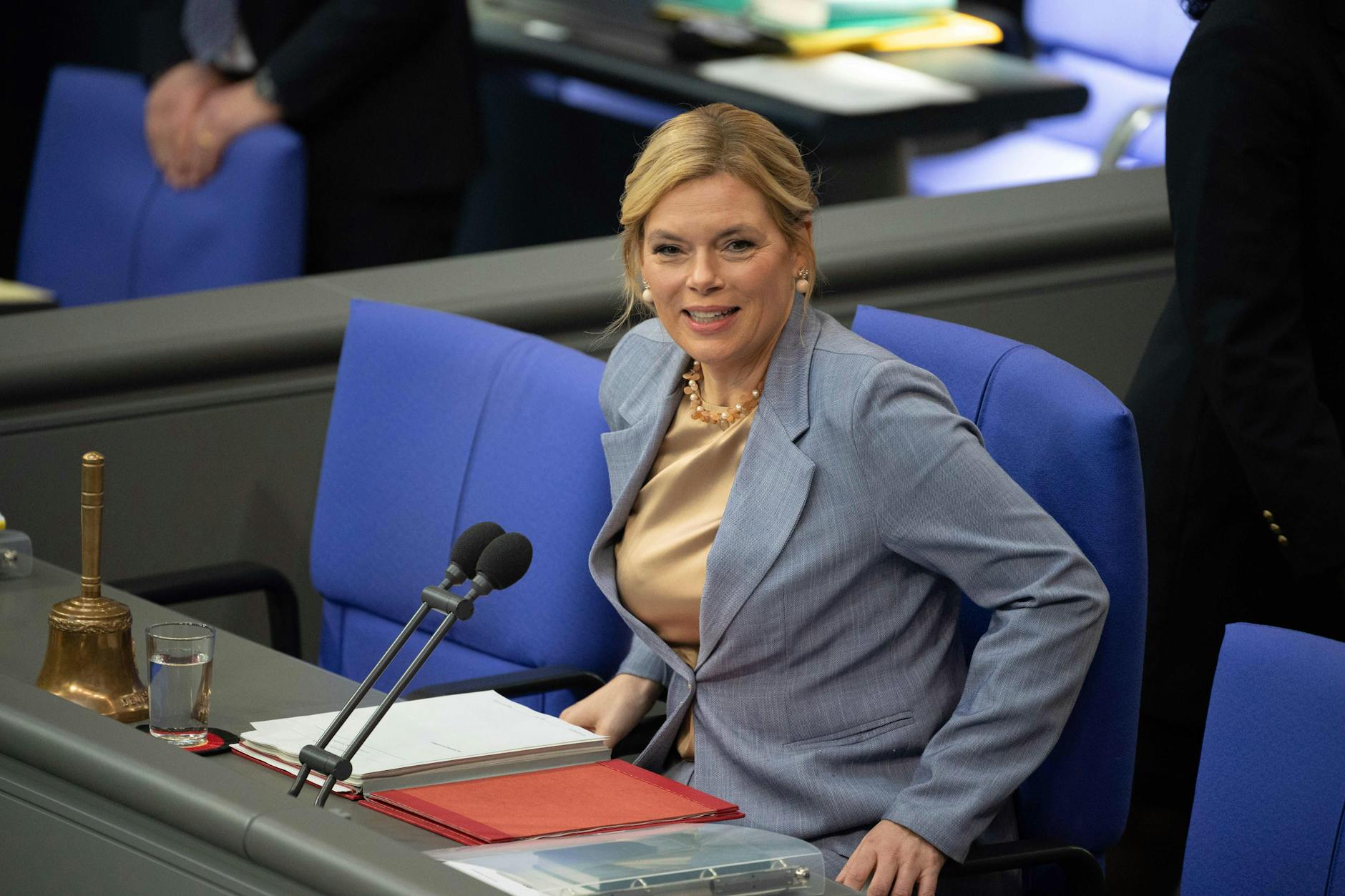 Julia Klöckner (CDU), Bundestagspräsidentin verteidigt Kanzler Merz.