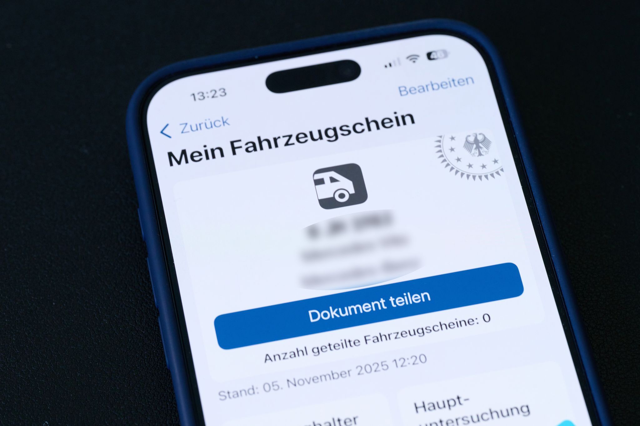 Der Fahrzeugschein fürs Handy ist da: Das müssen Autofahrer wissen!