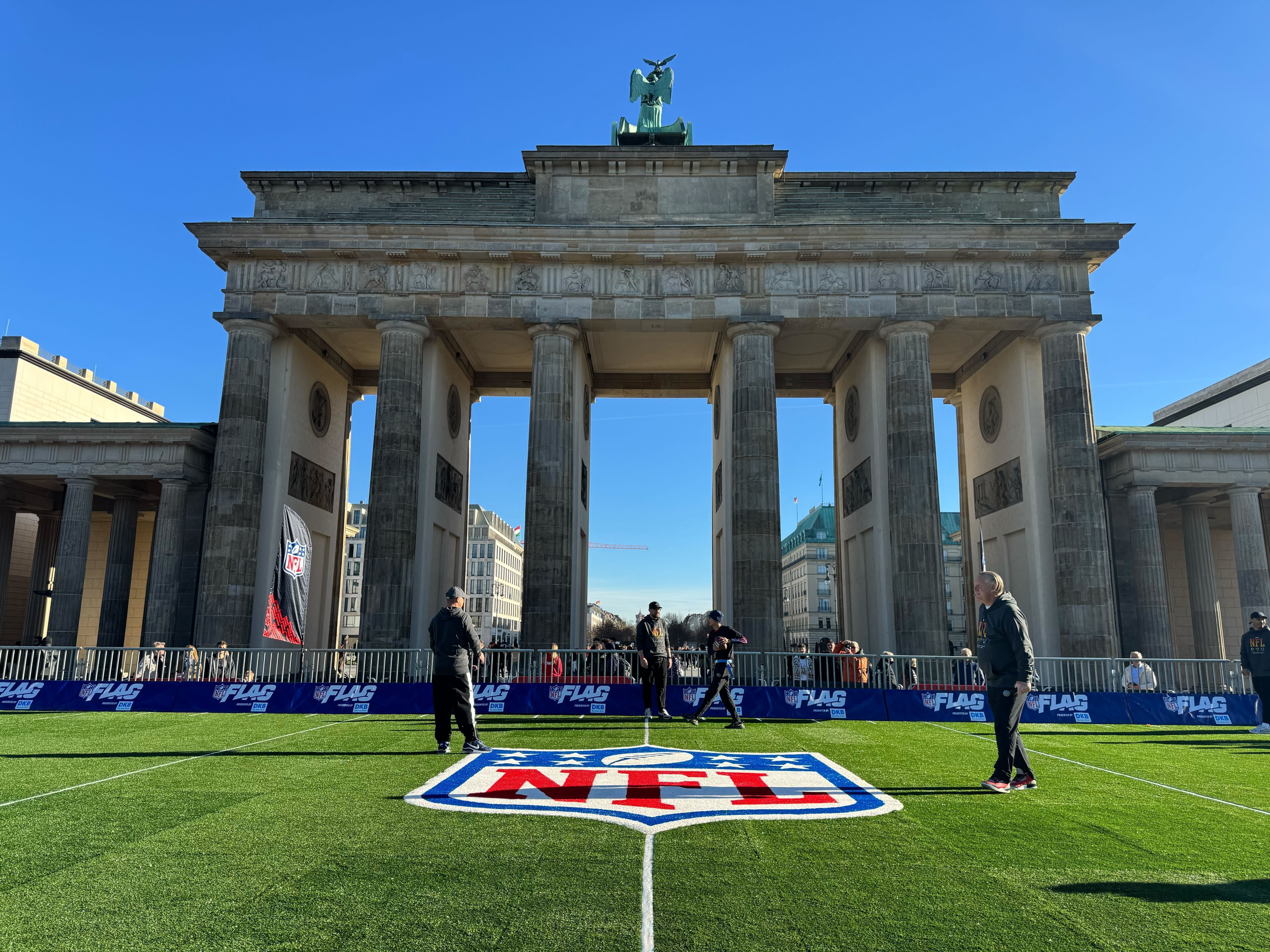 Berlin im NFL-Fieber mit Partys und Souvenirs: Preispolitik stößt bei vielen Berlinern auf Unverständnis