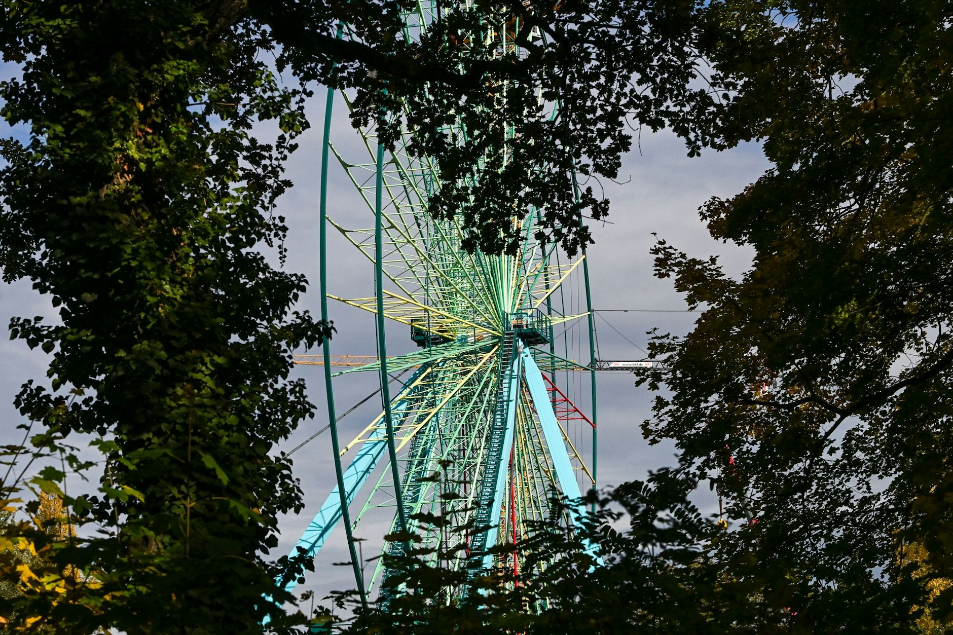 Ob das Riesenrad wirklich viele Menschen in den neuen Spreepark lockt? Der Bund der Steuerzahler zweifelt daran, dass der Park ein echtes Vergnügen für die Berliner Stadtkasse wird.
