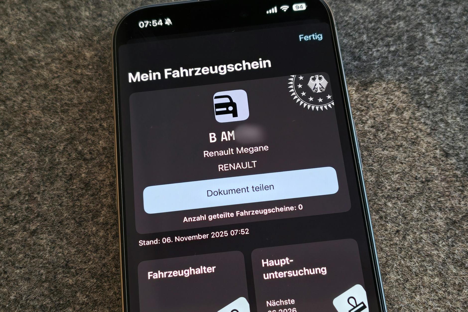 Kein knittriges Papier mehr: So sieht er aus, der digitale Fahrzeugschein.