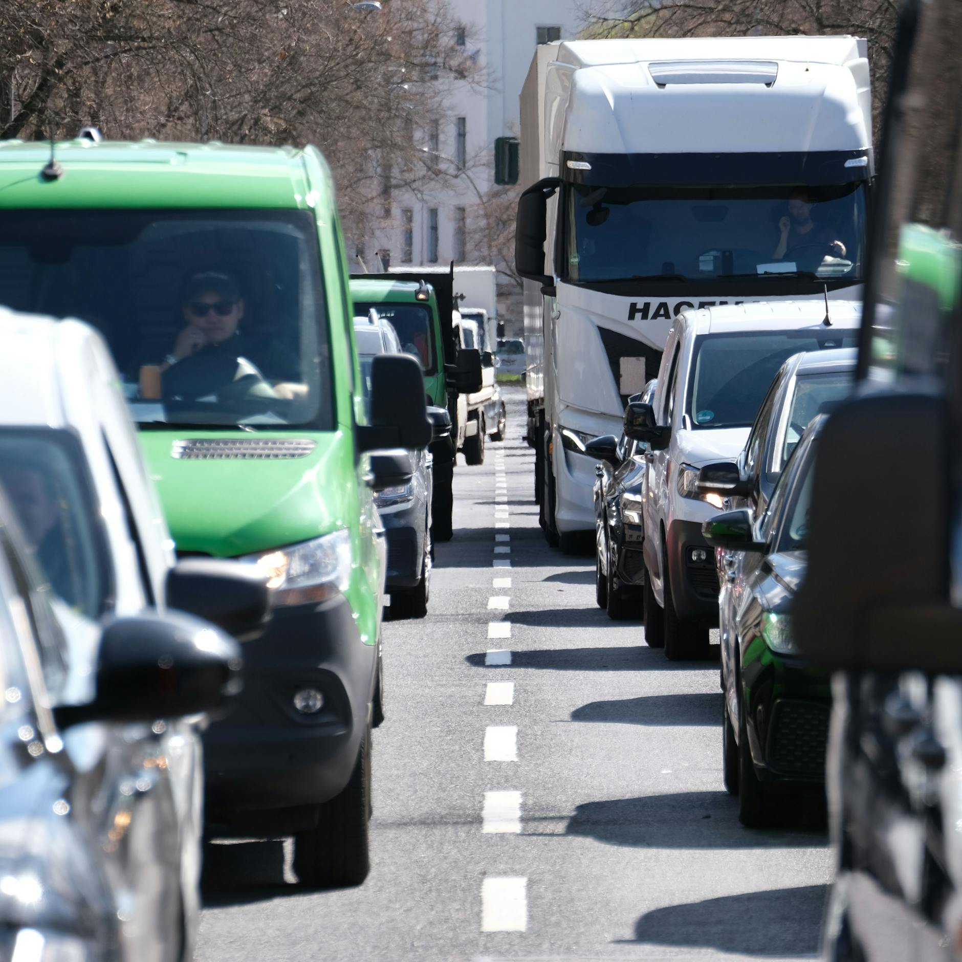 Image - Verkehrs-Hammer! Schmeißt Berlin 2026 die Autos aus der Stadt?