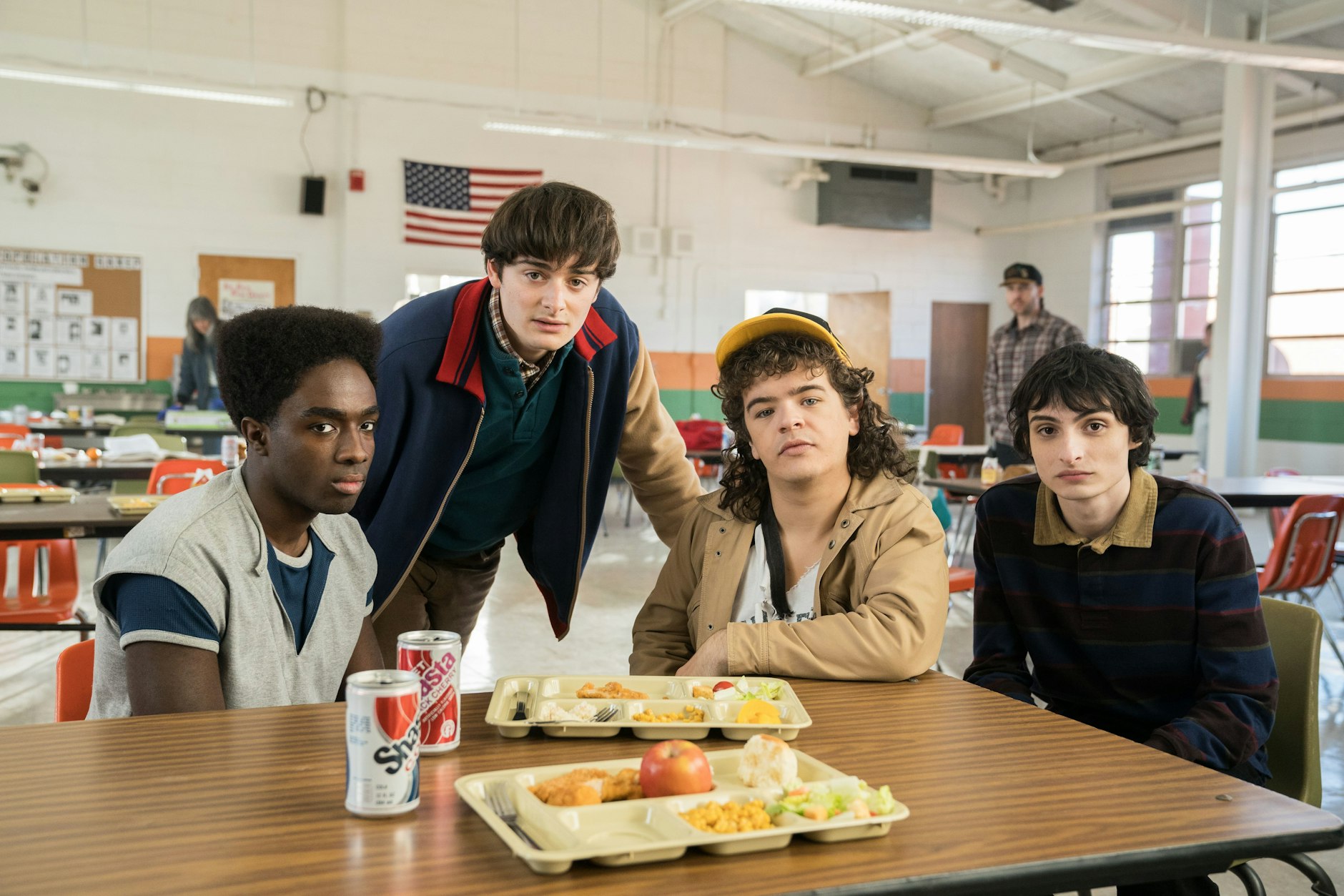 Caleb McLaughlin, Noah Schnapp, Gaten Matarazzo und Finn Wolfhard am Set