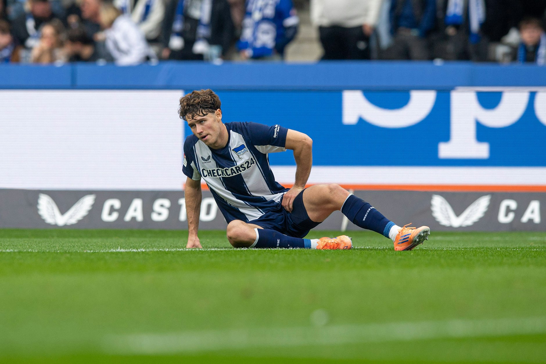 Hertha-Verteidiger Linus Gechter musste mit einer Muskelverletzung beim 2:0 gegen Dresden ausgewechselt werden.
