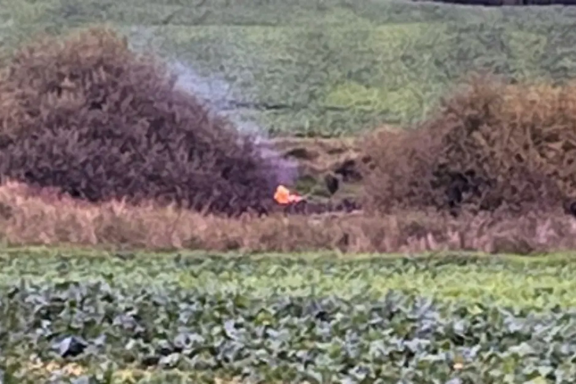 Das veröffentlichte Foto zeigt helle Flammen am Tümpel, wo Fabians Leiche lag.