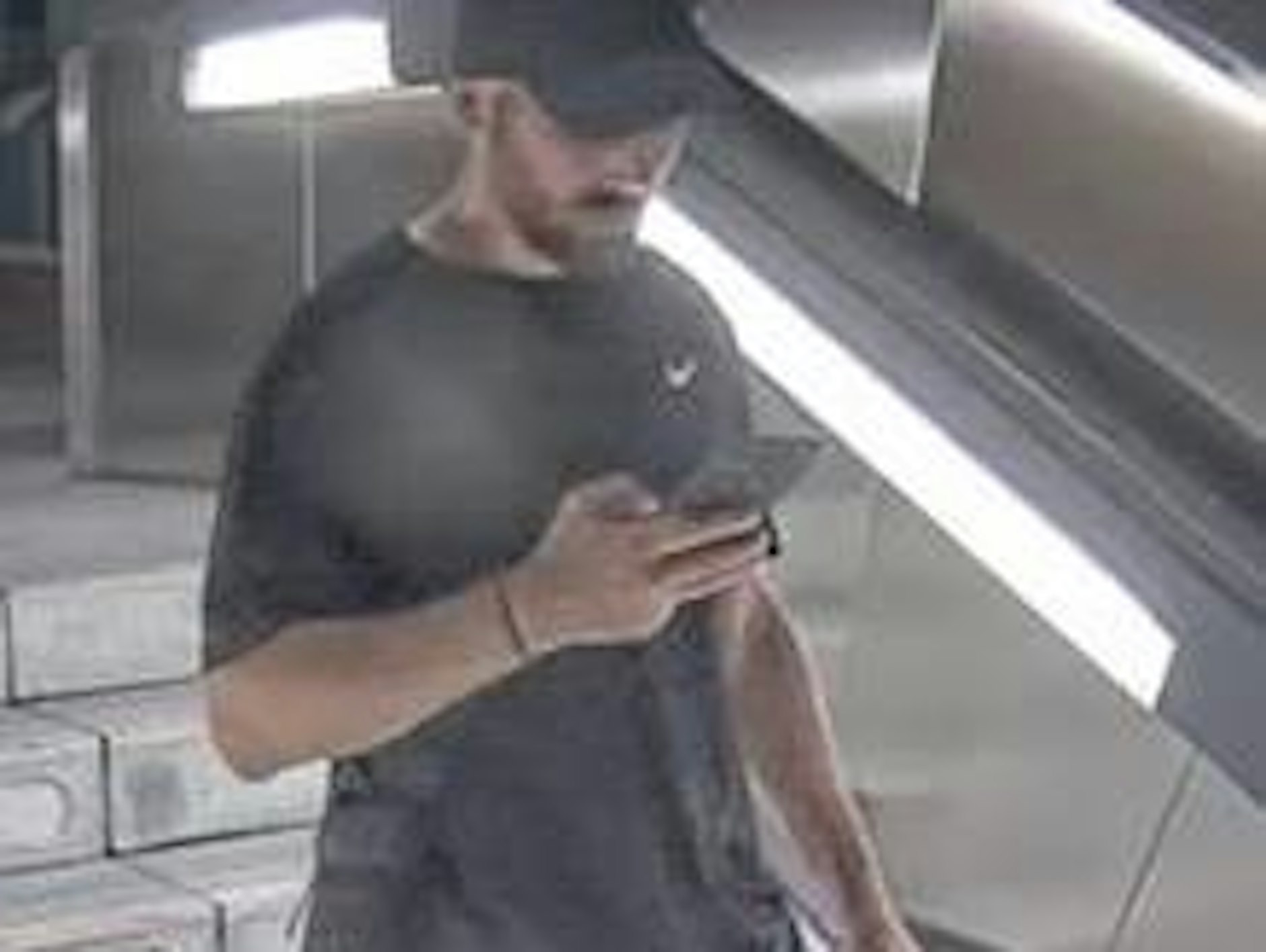 Wer diesen Mann kennt, soll sich an die Berliner Polizei wenden.