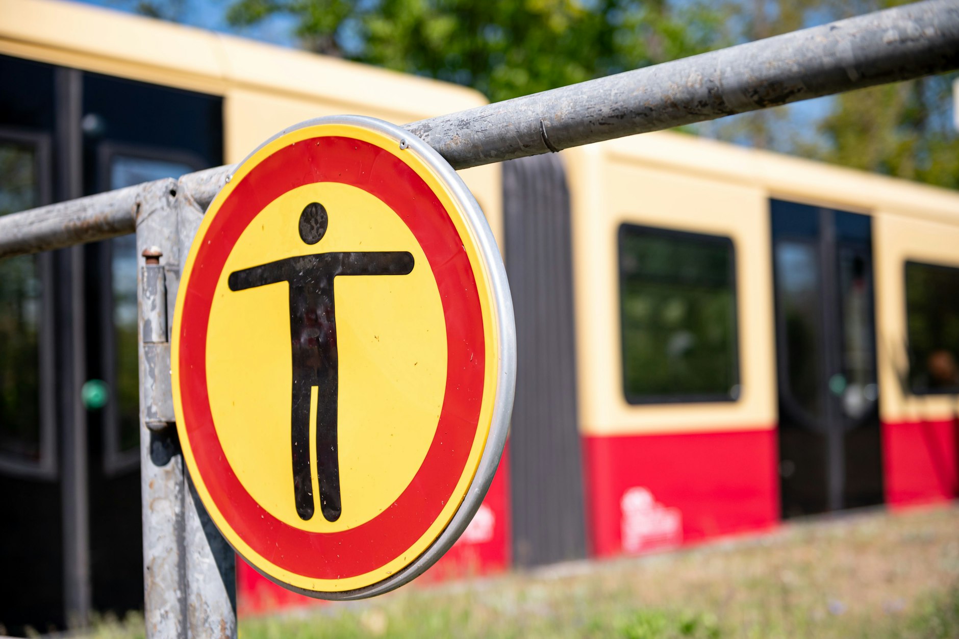 Bei manchen S-Bahn-Linien kommt man am Wochenende nicht so leicht ans Ziel. Denn mehrere Linien werden von Freitag bis Montag unterbrochen.