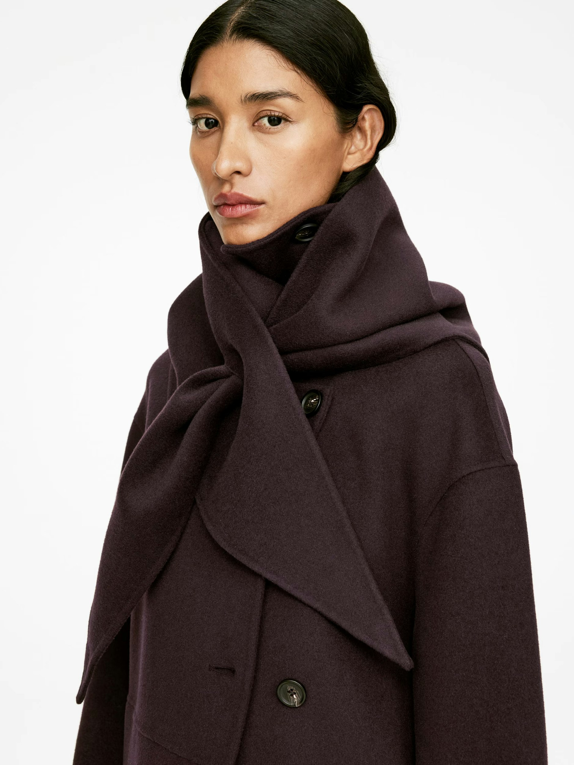 Бордовый — модный цвет этой зимой. Его стиль почти не требует объяснений: