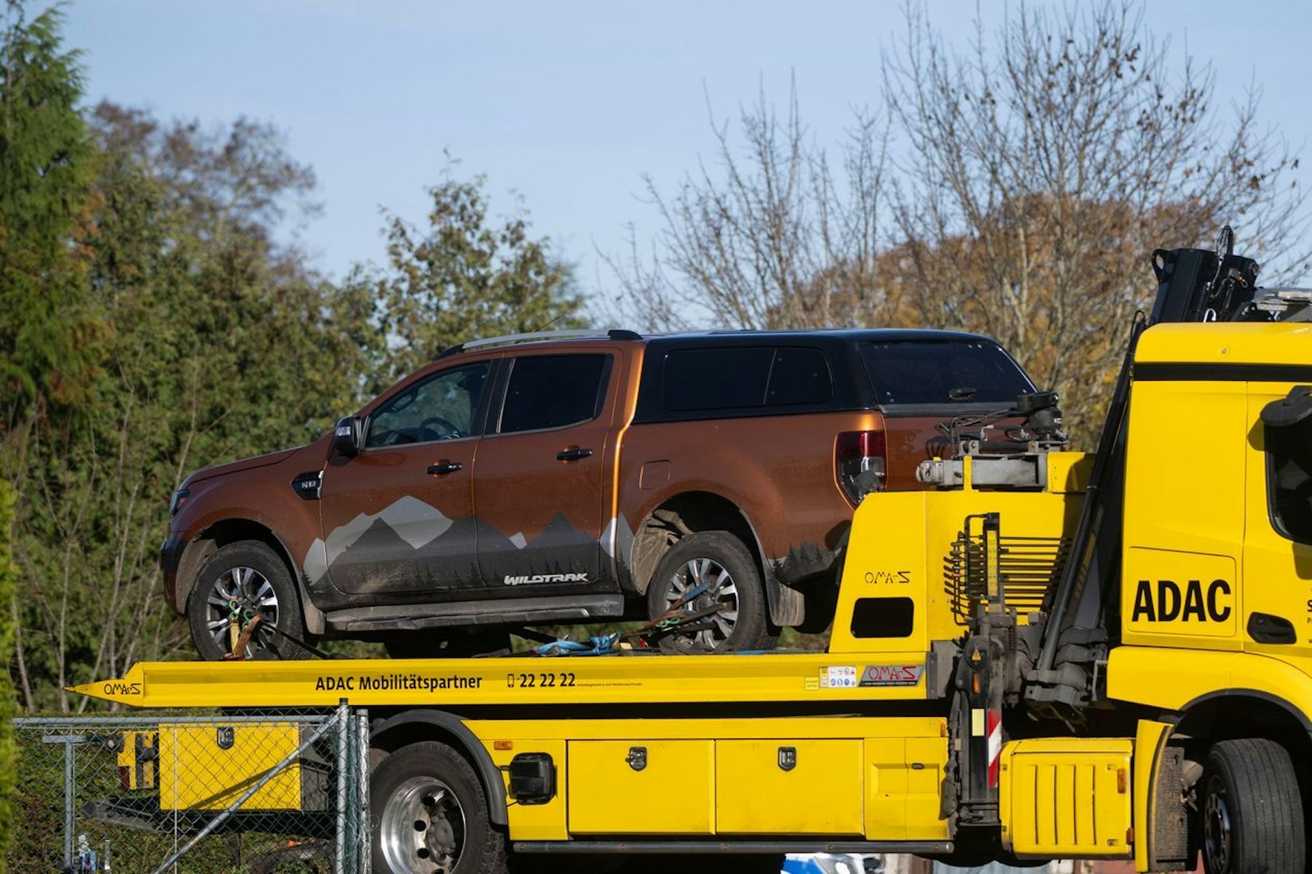 Dieser Ford wurde beschlagnahmt. Die Polizei sucht Zeugen, die den Wagen am 10. Oktober sahen.