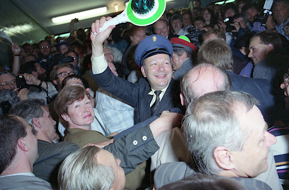 Wiedereröffnung des Geisterbahnhofs U-Alexanderplatz am 1. Juli 1990