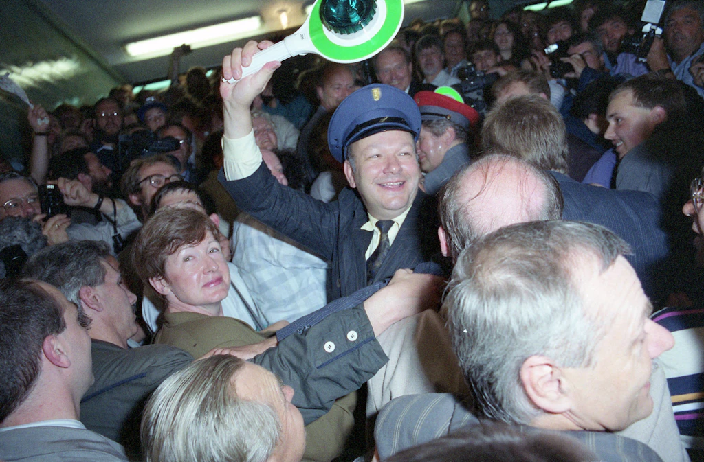 BVG zeigt seltene Mauerfall-Fotos aus dem Archiv