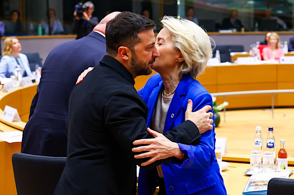 Russland fehlt am Verhandlungstisch: Der ukrainische Präsident Wolodymyr Selenskyj und EU-Kommissionschefin Ursula von der Leyen