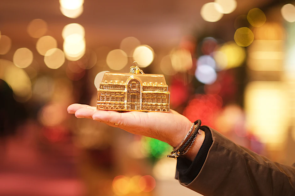 Vorweihnachtsshopping im Kaufhaus des Westens - dieses Wochenende ist das auch sonntags möglich.