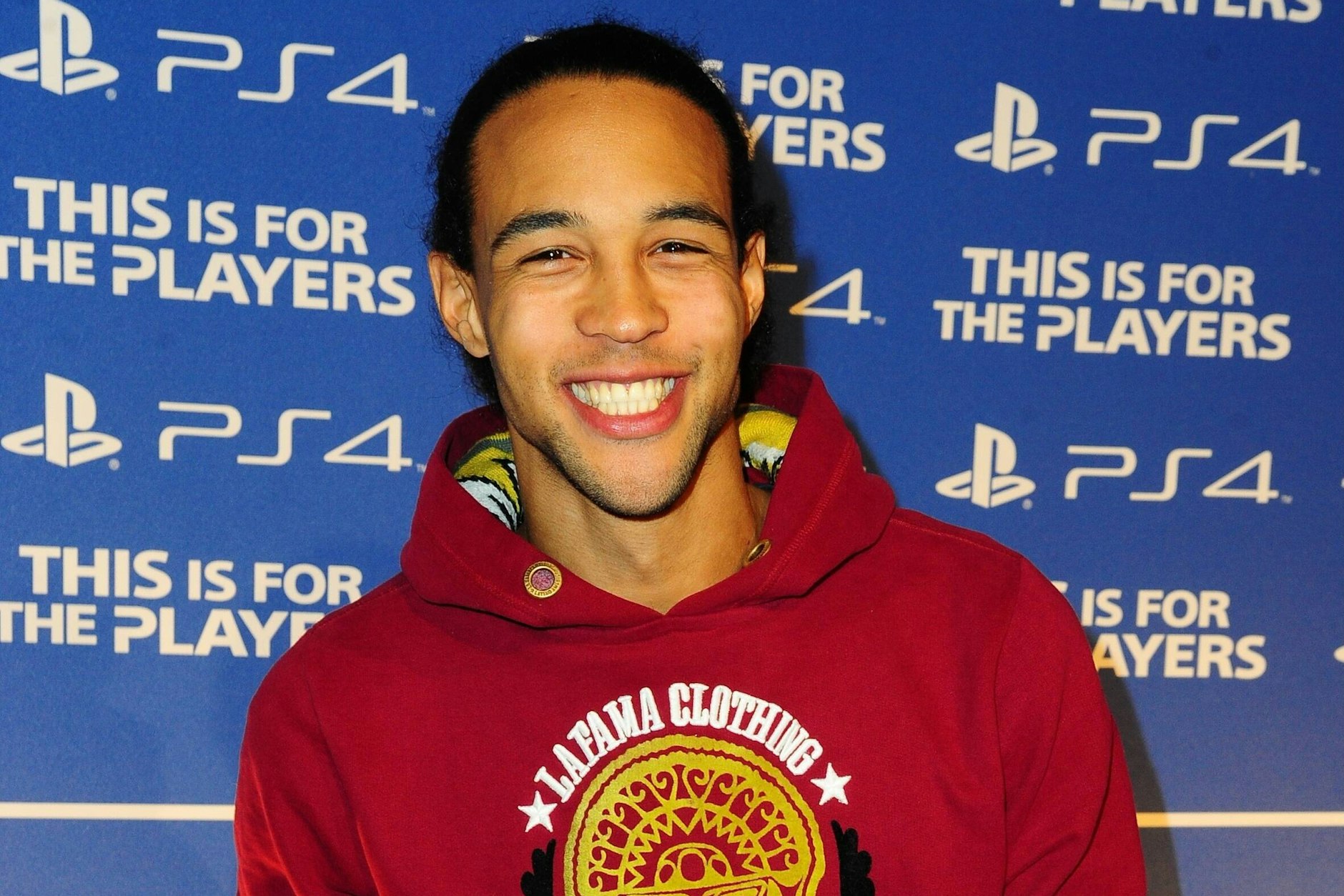 2019 wanderte Simon Desue nach Dubai aus.