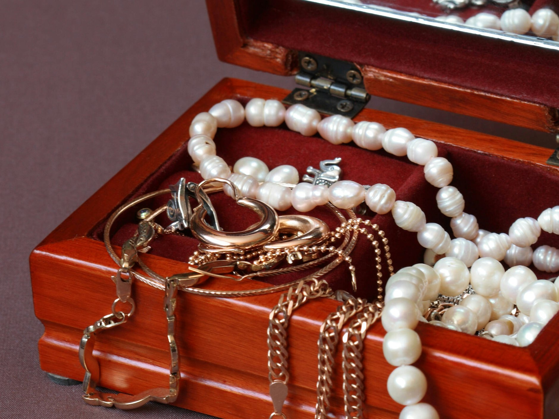 Symbolbild: Ein Mann im Saarland wollte zu Halloween Süßigkeiten verteilen, wurde stattdessen aber beklaut.