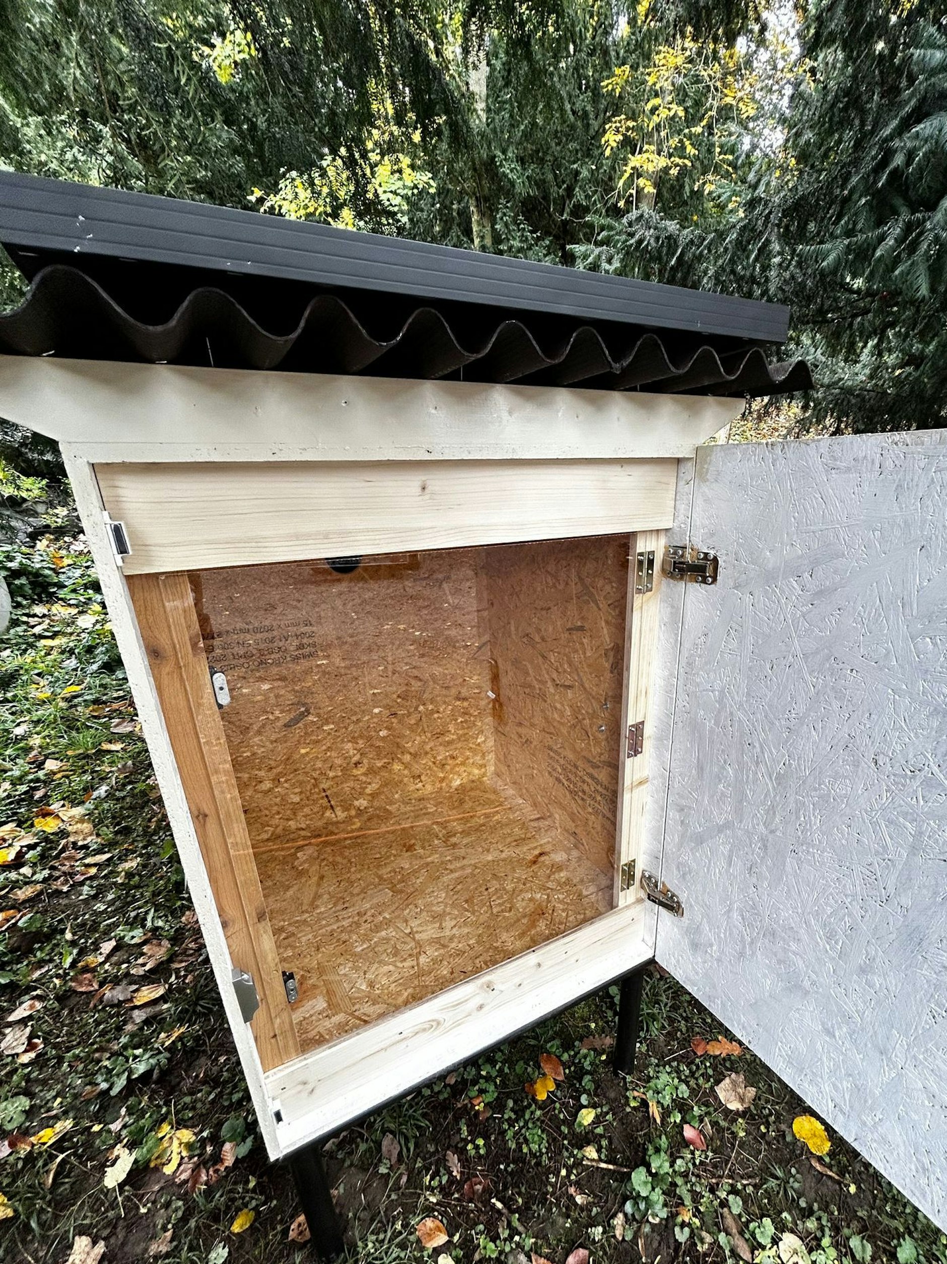 Ist die Tür der Tierklappe geschlossen, werden die abgegebenen Haustiere innerhalb einer Stunde abgeholt.