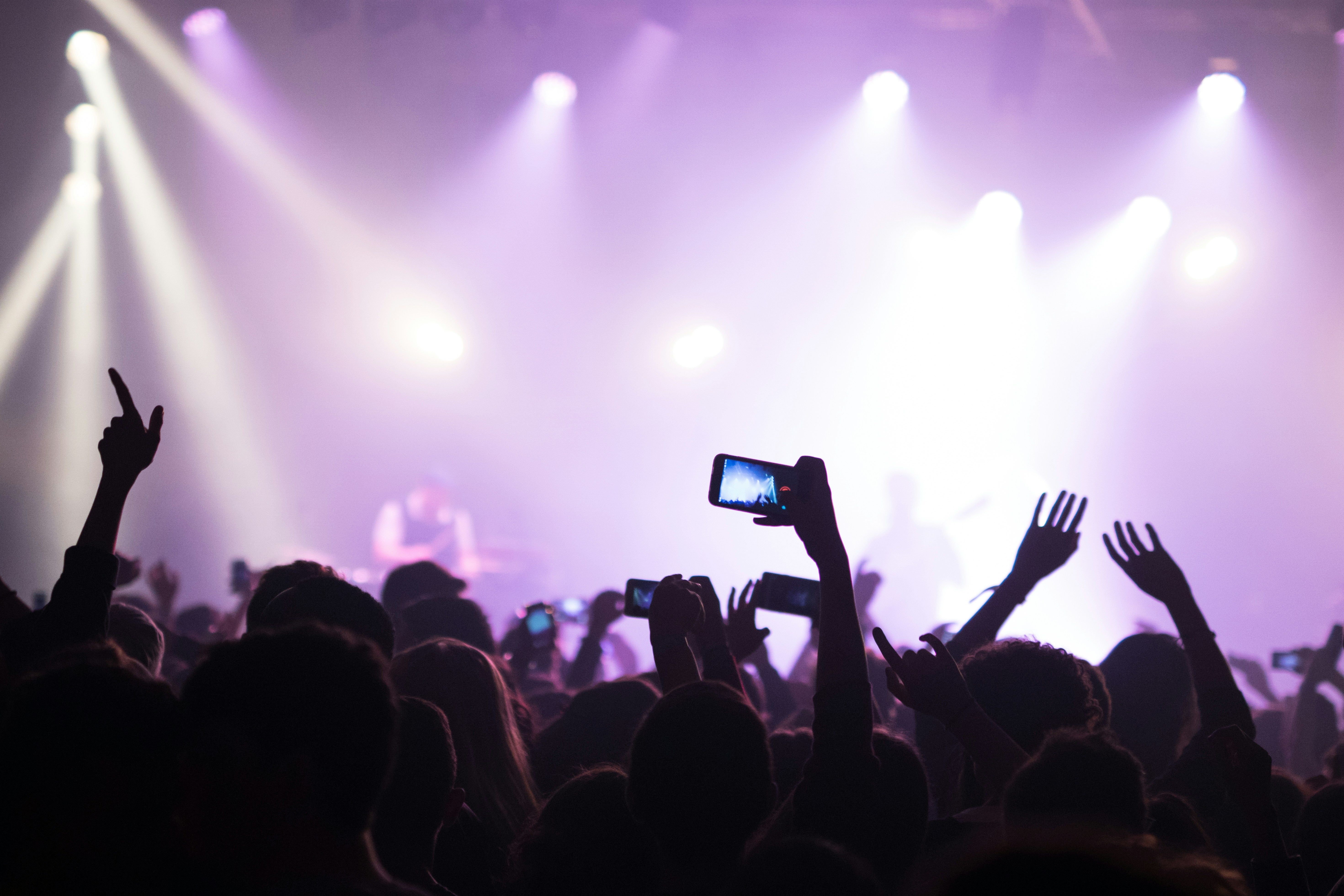 Image - Die neue Quasselplage auf Berlins Konzerten: Leute, haltet bitte endlich mal die Klappe!