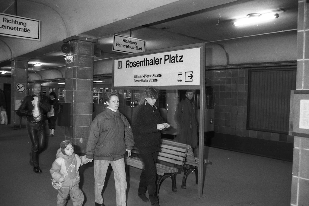 Wiedereröffnung des U-Bahnhofs Rosenthaler Platz am 22. Dezember 1989.