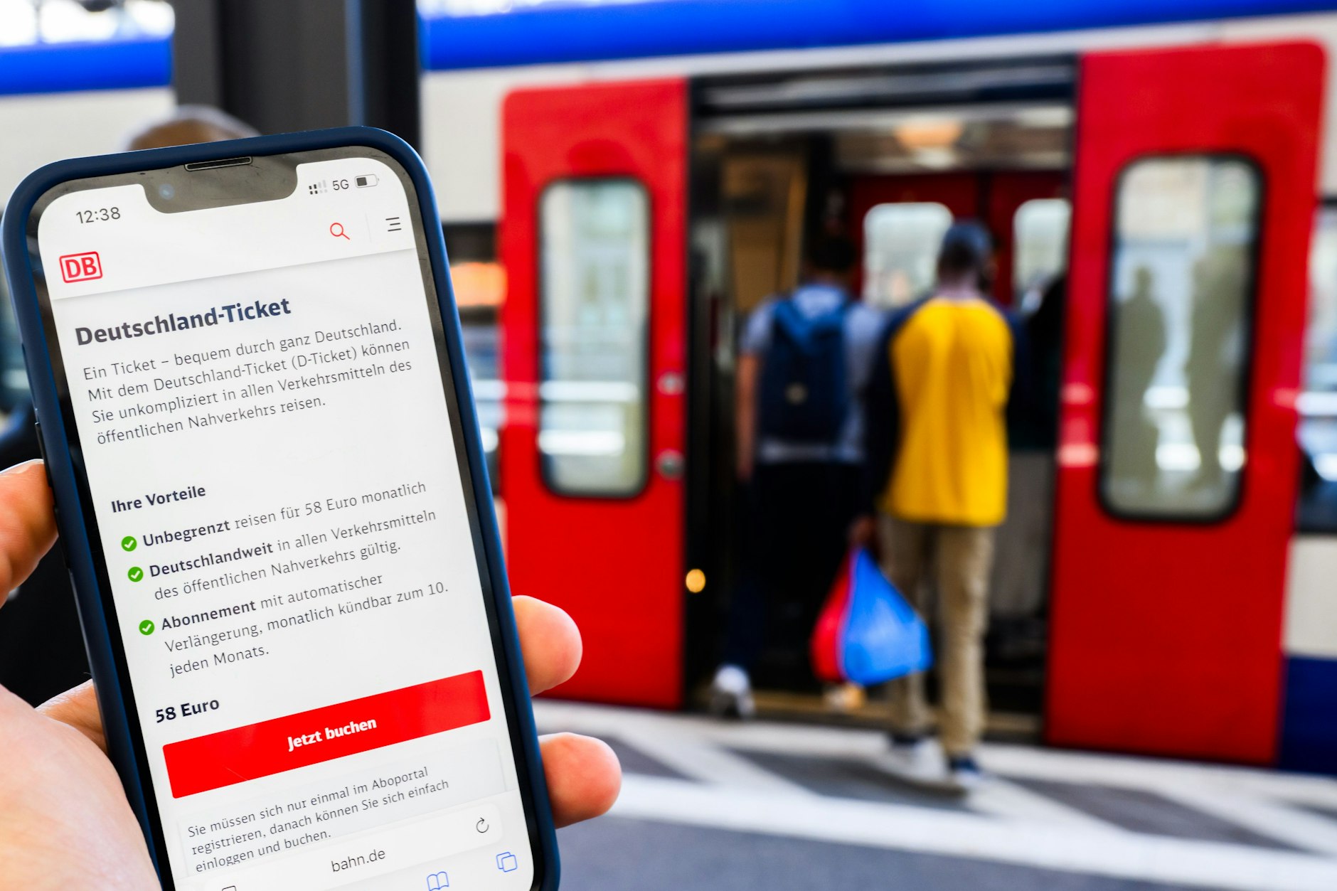 Schafft sich das Deutschlandticket selbst ab? Experten befürchten es, wenn der Preis immer weiter steigt.