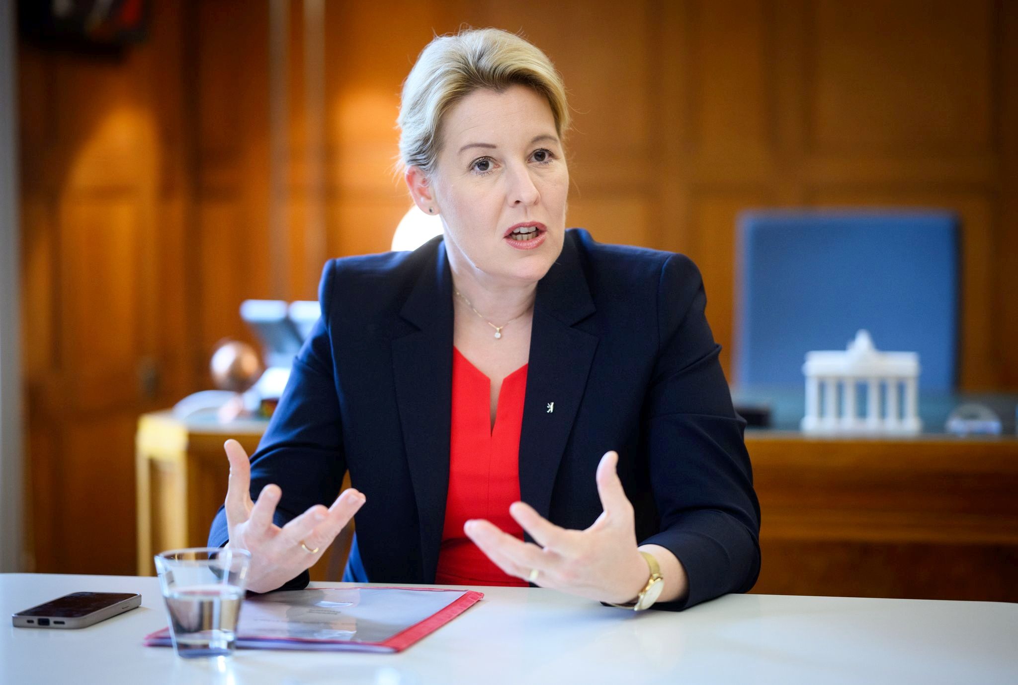 Image - Von der eigenen SPD vom Hof gejagt: Was wird aus Franziska Giffey?