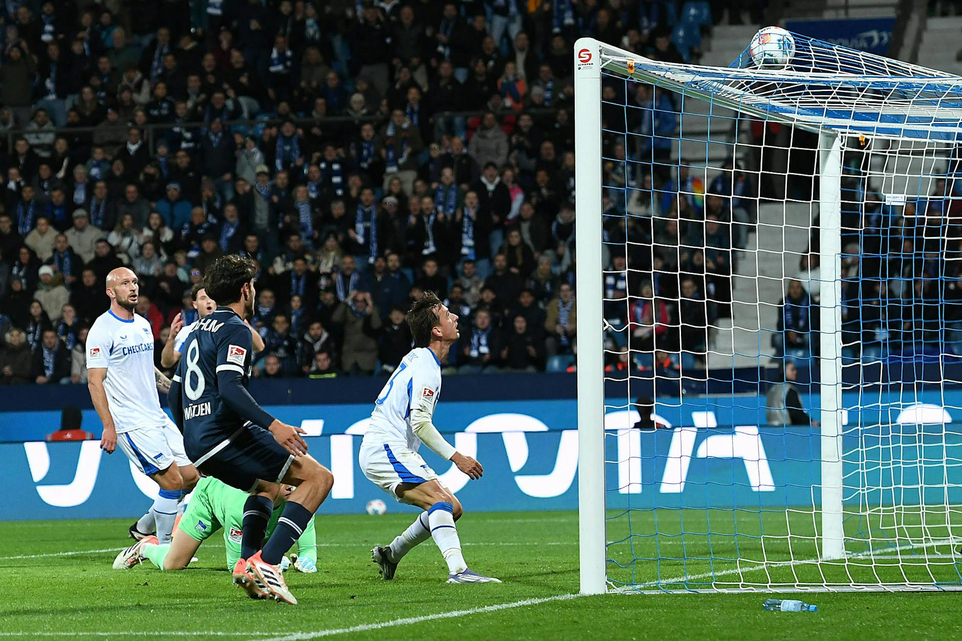 Michal Karbownik traf beim Rettungsversuch ins Hertha-Gehäuse. Jetzt wurde der Unglückstreffer vom WDR für das Kacktor des Monats nominiert.