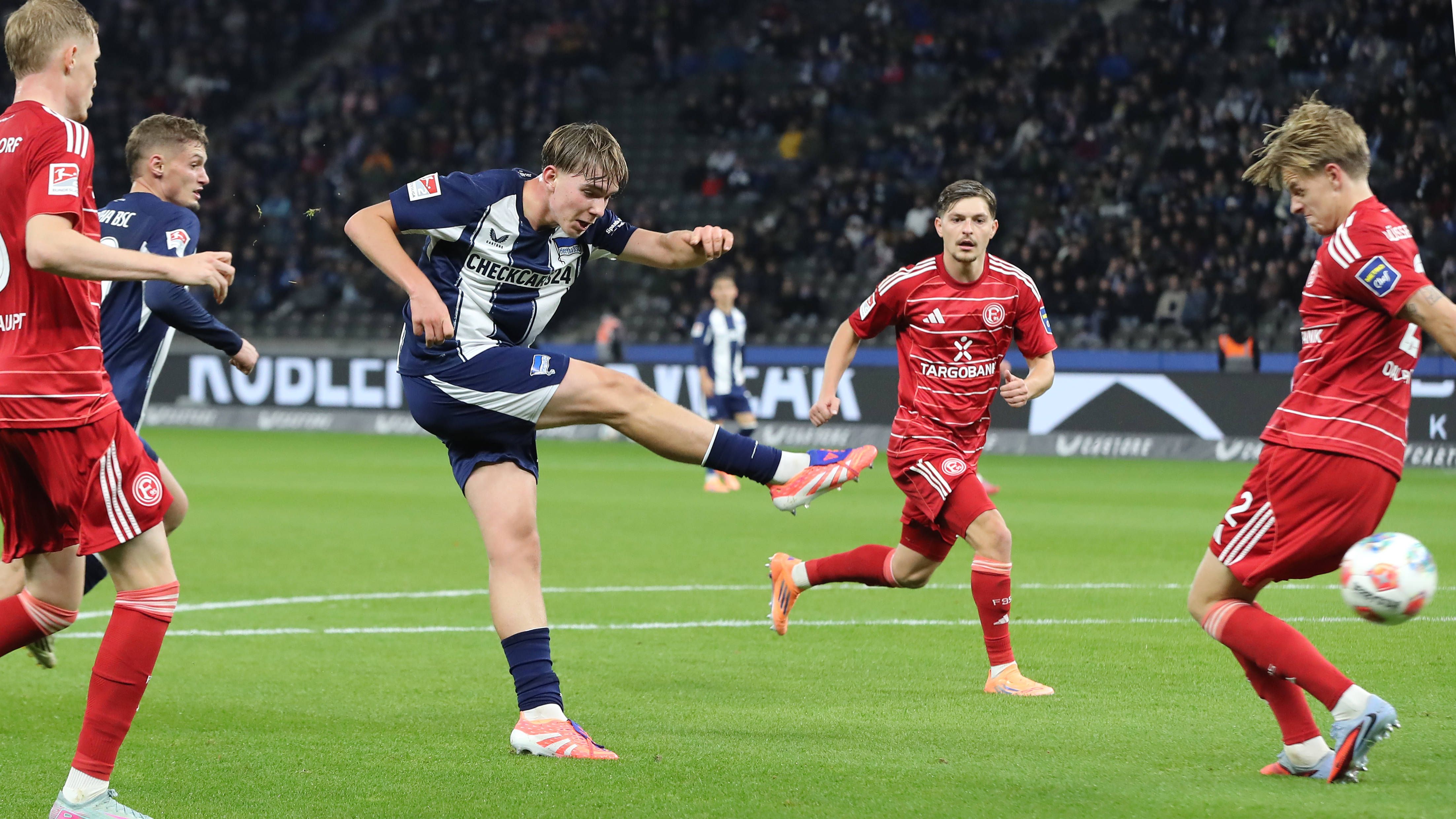 Image - Generationenkampf bei Hertha: Wunderkind Eichhorn (16), seine Konkurrenten sind doppelt so alt