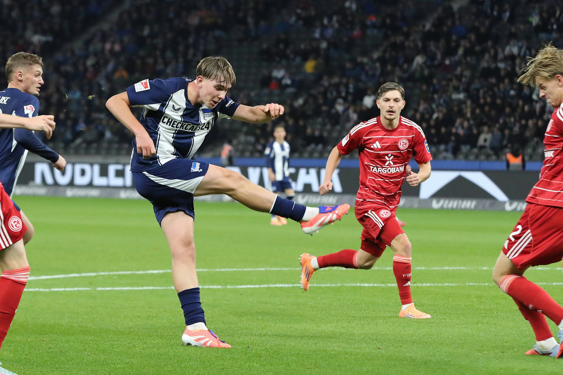 Kennet Eichhorn hat sich bei Hertha BSC in die Stammelf gespielt. Doch jetzt wird die Konkurrenz im Team größer.