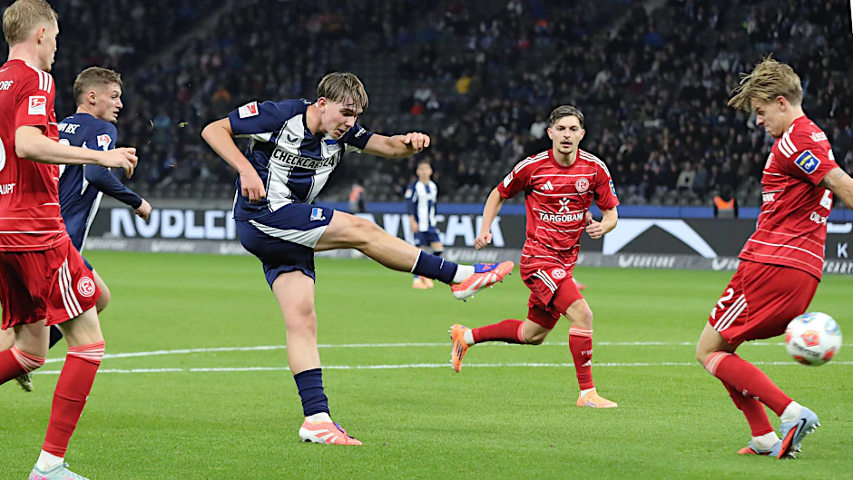 Kennet Eichhorn hat sich bei Hertha BSC in die Stammelf gespielt. Doch jetzt wird die Konkurrenz im Team größer.