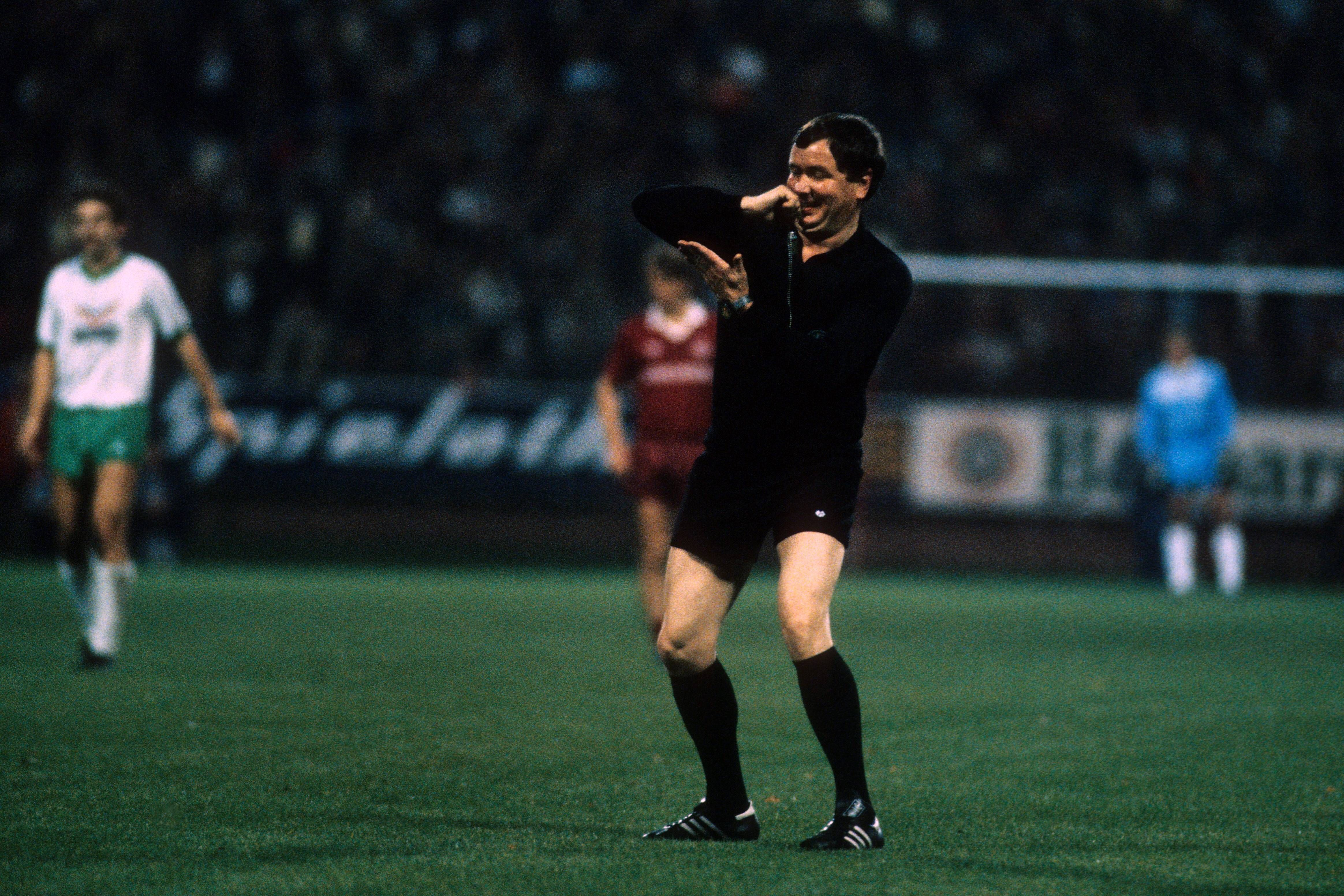 Image - Angetütert an der Pfeife: Bundesliga erinnert sich gern an Schiri Hicks