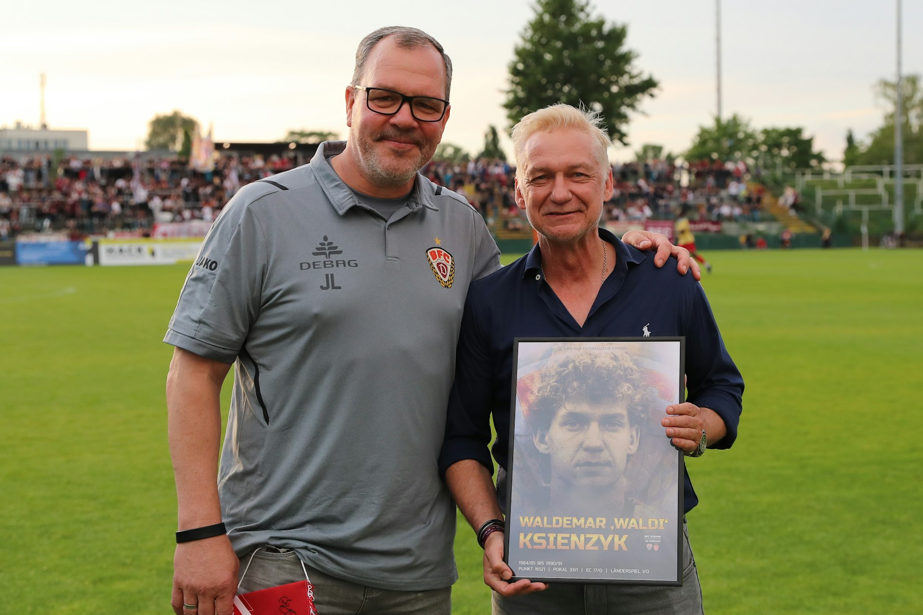  Dynamos Teammanager Jörn Lenz (l.) und BFC-Legende Waldemar Ksienzyk.