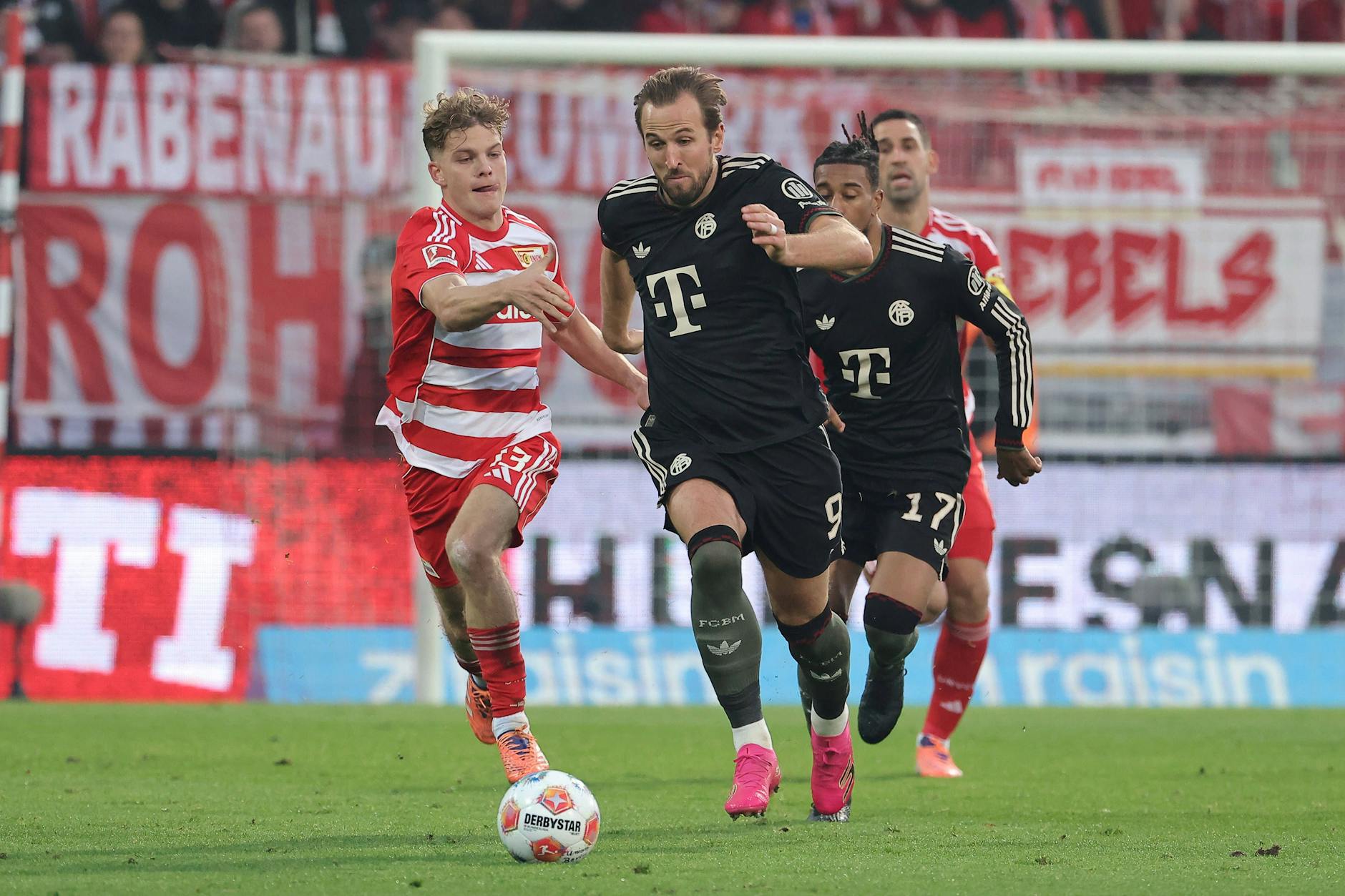 András Schäfer (l., gegen Harry Kane) war für den 1. FC Union Berlin bei der Fast-Sensation gegen die Bayern nimmermüder Dauerläufer.