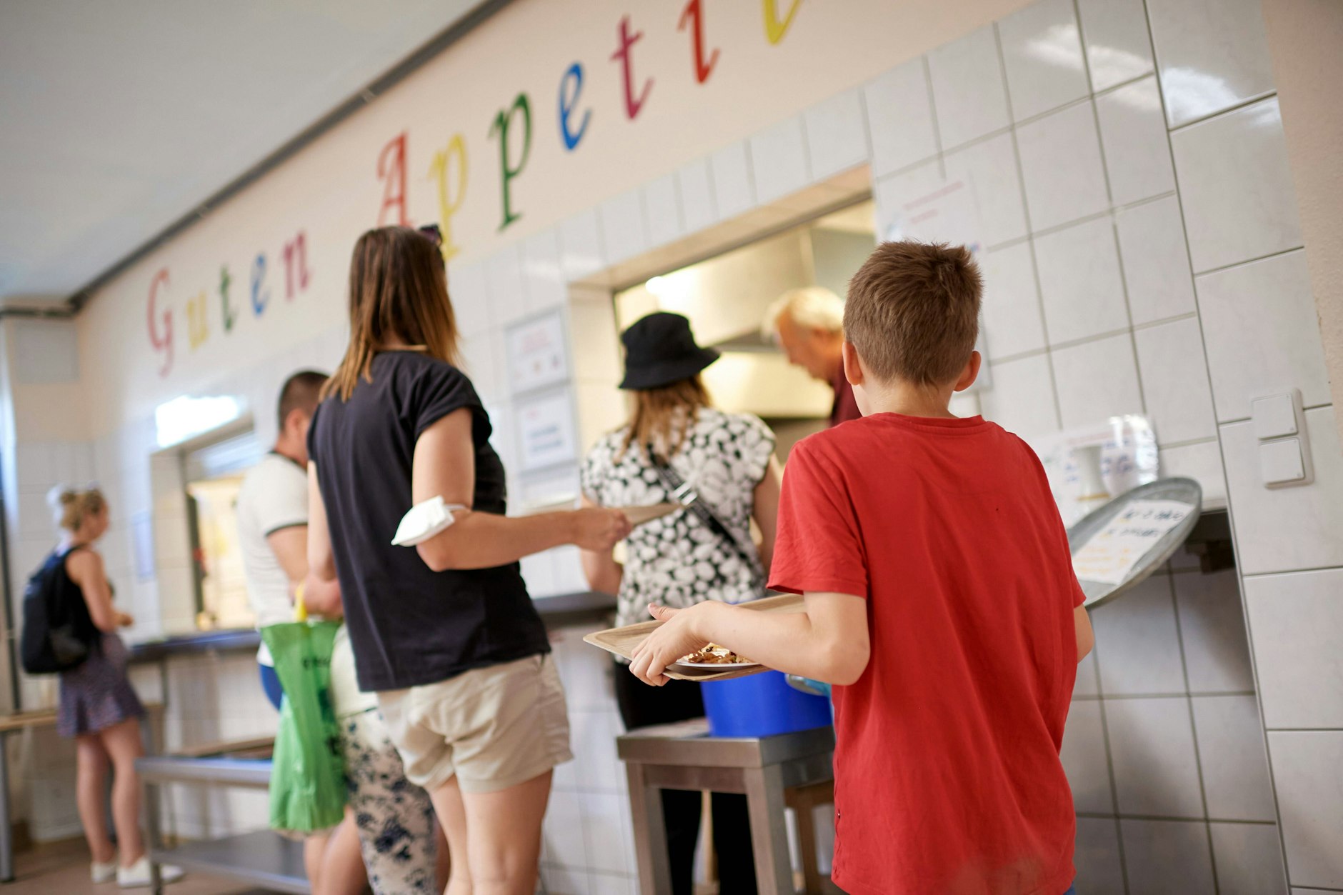 Zahlreiche Kinder in Deutschland wachsen in Familien auf, die Sozialleistungen beziehen.
