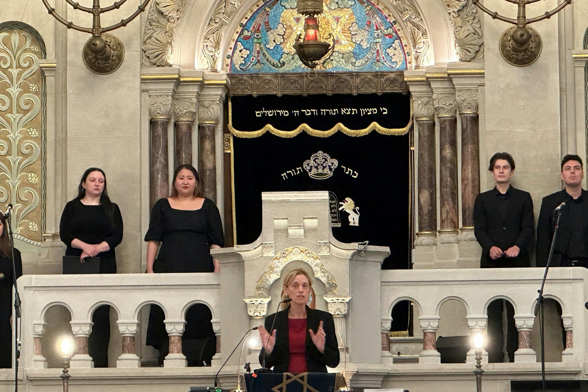 Ministerin Karin Prien sprach ein Grußwort in der Synagoge Rykestraße.