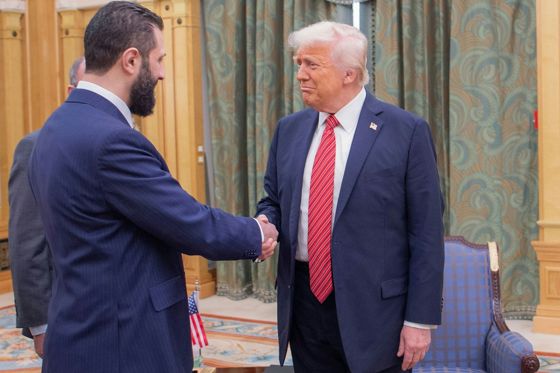 Bereits im Mai 2025 traf US-Präsident Donald Trump den syrischen Interimspräsidenten Ahmad al-Scharaa in Riad.
