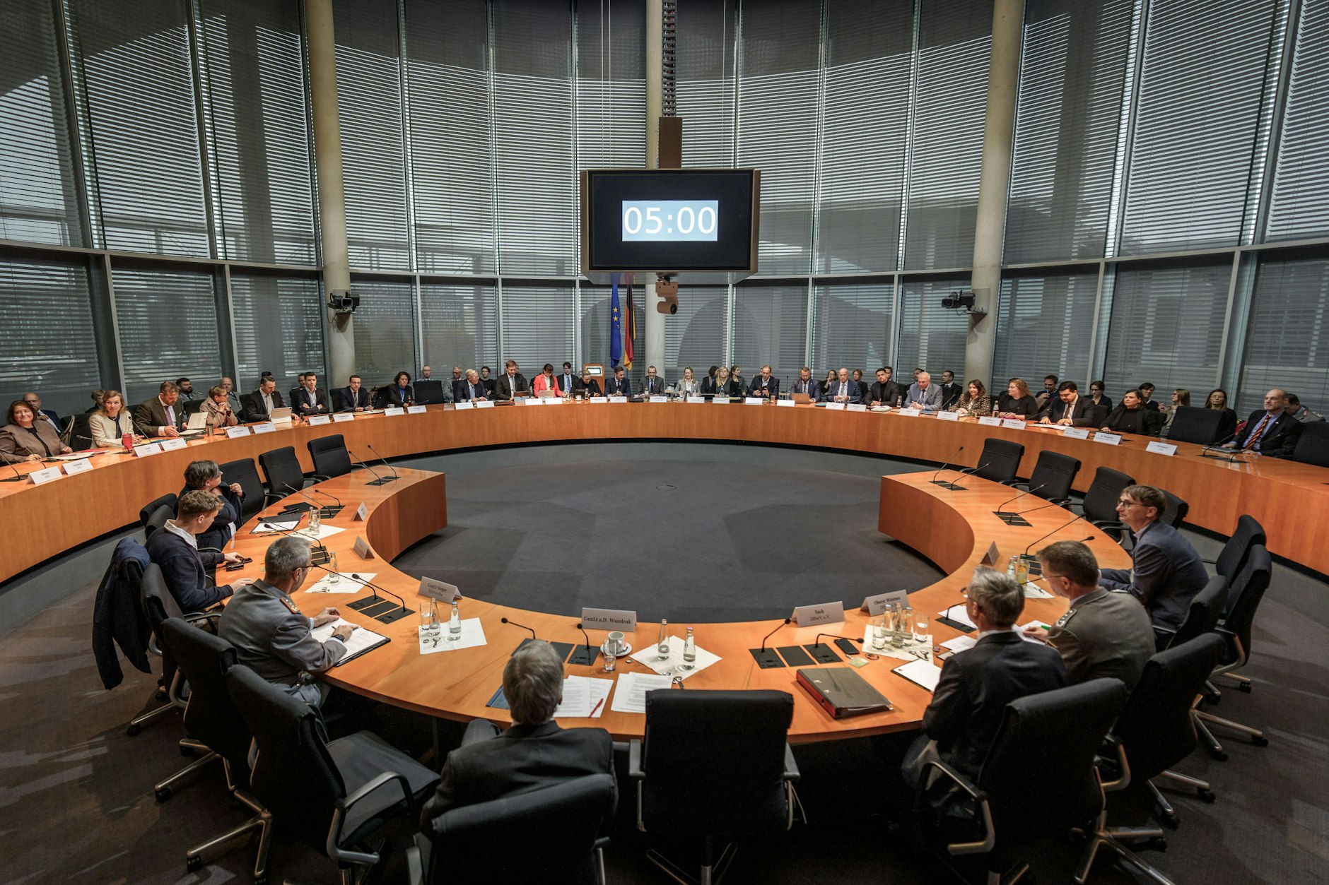 Bei der Anhörung des Verteidigungsausschusses wurde über das Wehrdienstmodernisierungsgesetz diskutiert.